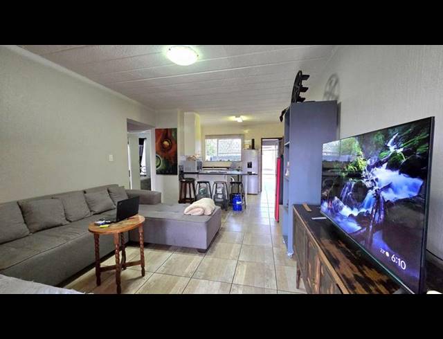 2 BEDROOM TOWNHOUSE FOR SALE IN RACEVIEW